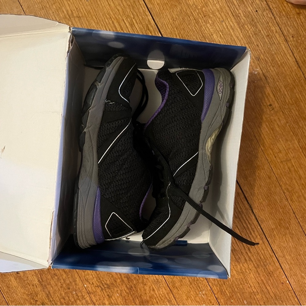 Abeo Pamela Sneakers, 7.5, with box - Picture 12 of 12